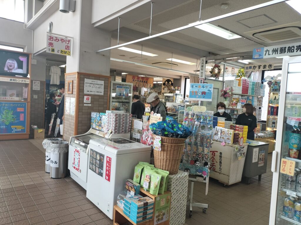 筆者A撮影:売店の様子(壱岐島郷ノ浦港)