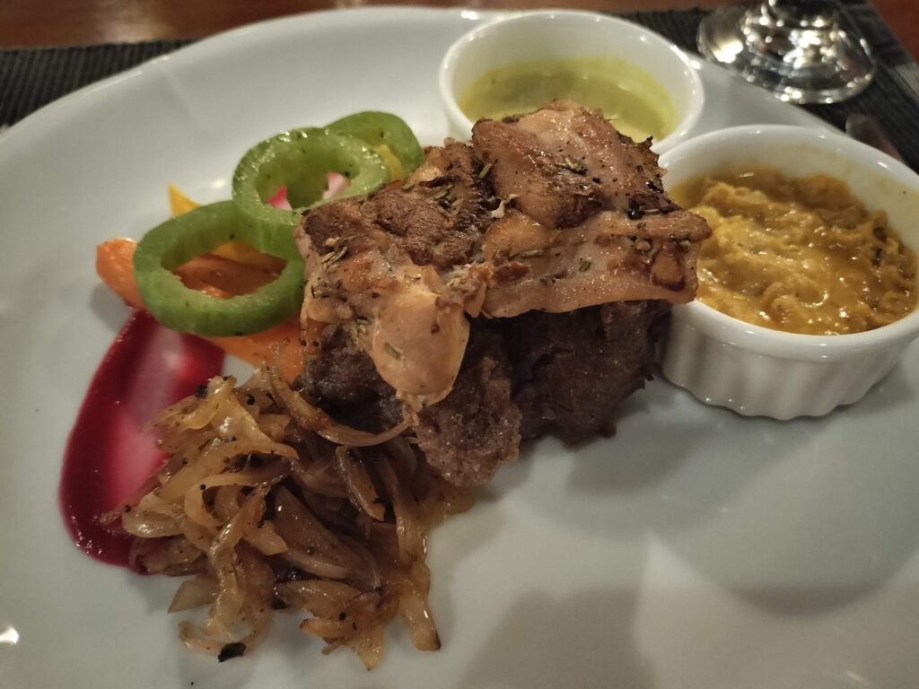 Jetwing Ayurveda Pavilions Negombo (ジェットウィング・アユルヴェーダ・パビリオンズ)のある日の夜のメンイはこちら(筆者A撮影) Jetwing Ayurveda Pavilions Negombo (ジェットウィング・アユルヴェーダ・パビリオンズ)のある日の夜のメンイはこちら(筆者A撮影)