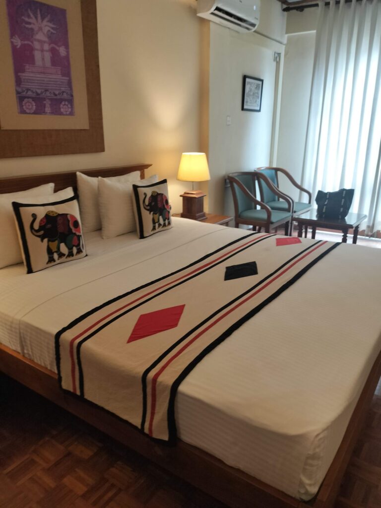 HOTEL CASAMARA KANDY ホテルカサマラキャンディー 部屋 住所:12 E L Senanayake Veediya, Kandy 20000(筆者A撮影)