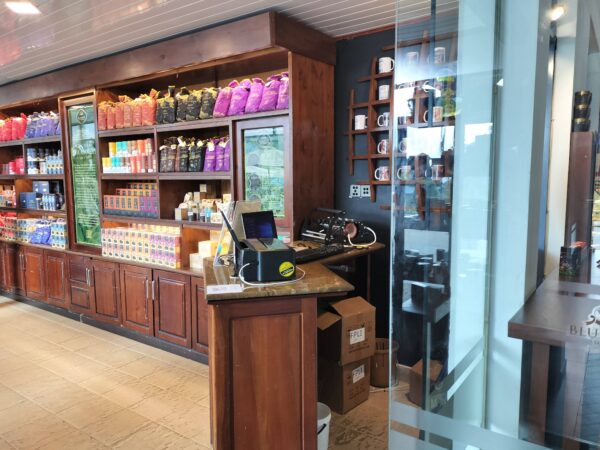 Bluefield Tea Factoryブルーフィールドティーファクトリー　お土産コーナー（筆者A撮影）