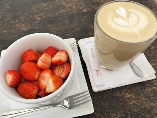 Simply Strawberries by Jagro (Cafe) - Ambewela, Nuwara Eliya シンプライ・ストロベリー・バイ・ジャグロ・カフェ(筆者A)