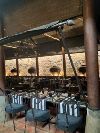 The Gallery Cafe /ザ・ギャラリー・カフェ外観の様子ジェフリ・バワ旧事務所のカフェ内。ソファ席も別途あり。(筆者A撮影)