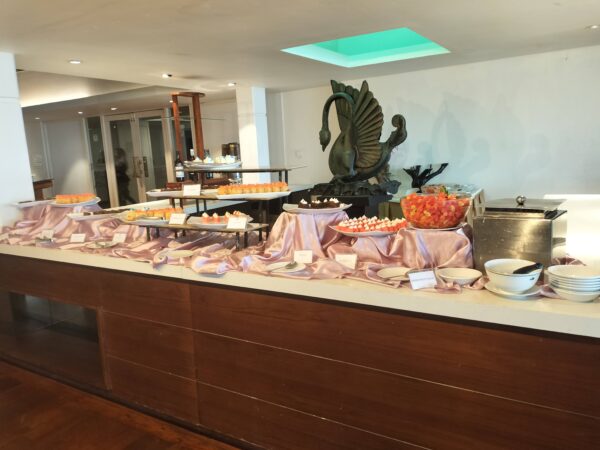 Grand Oriental Hotel グランド オリエンタル ホテルランチビュッフェデザートあり(筆者A撮影)