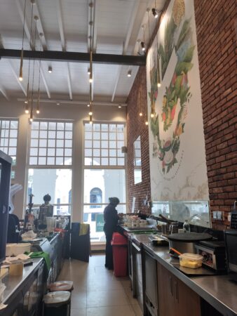 t-lounge by Dilmah – Chatham Street ️ディルマのティーラウンジ Colomboコロンボティーを注文(筆者A撮影)