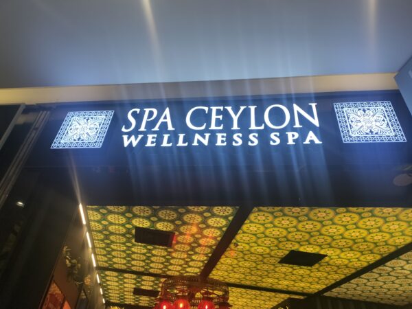 SPA CEYLONお店の前(筆者A撮影)