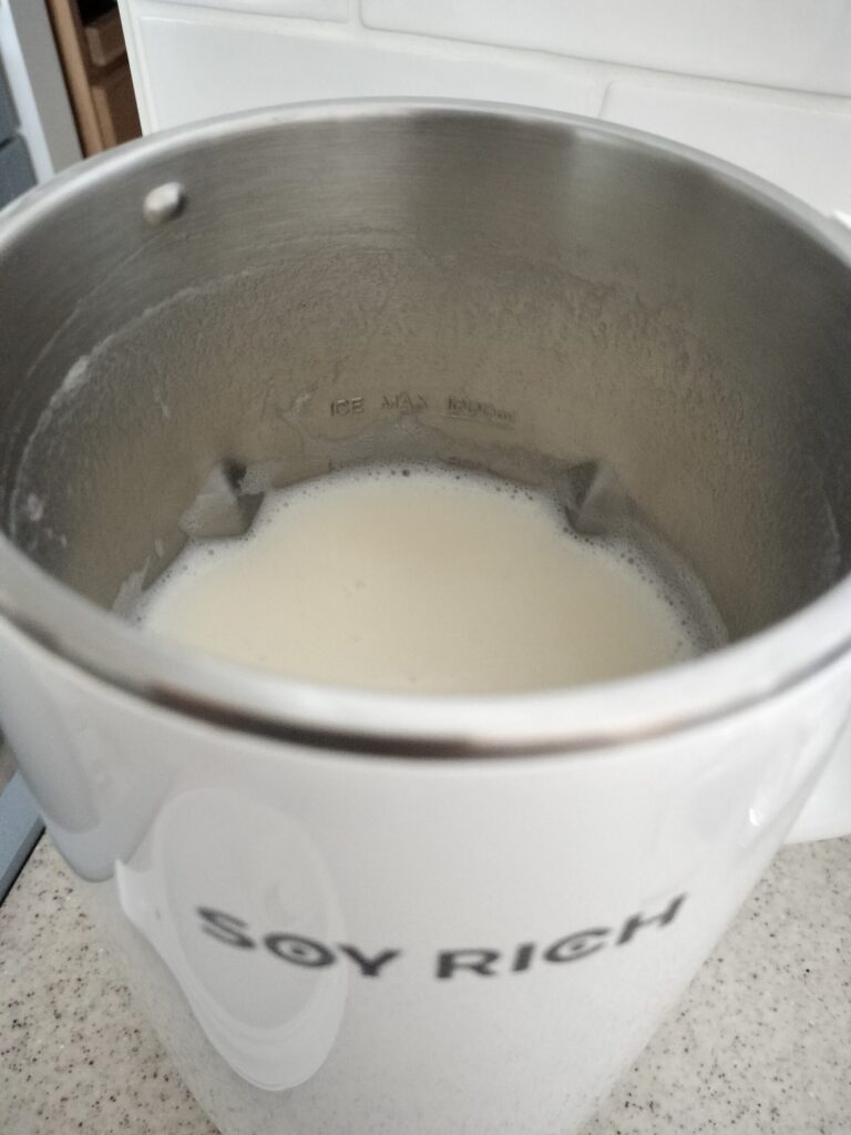 SOYRICH ソイリッチで豆乳を作ってみた(筆者A撮影)